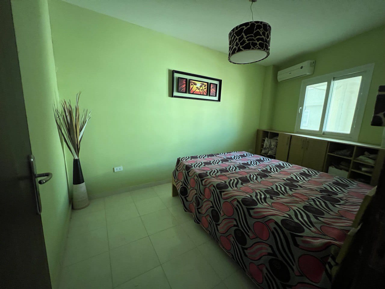 1425 1 bedroom apartment in compound with pool