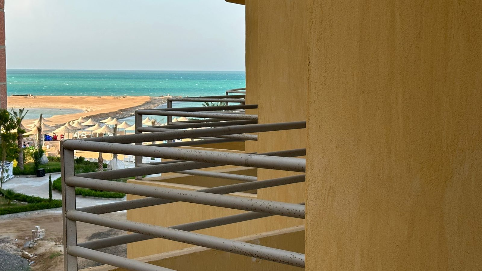 1420 2 bedroom apartment with private beach