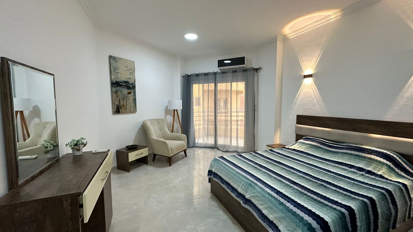 1420 2 bedroom apartment with private beach